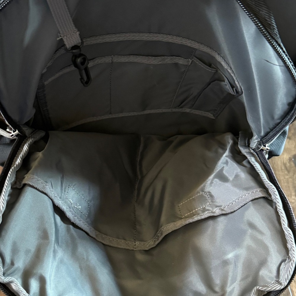 Merrell Messenger Bag Brown Grey Crossbody Laptop Padded Strap Outdoors Gorpcore - Picture 6 of 11